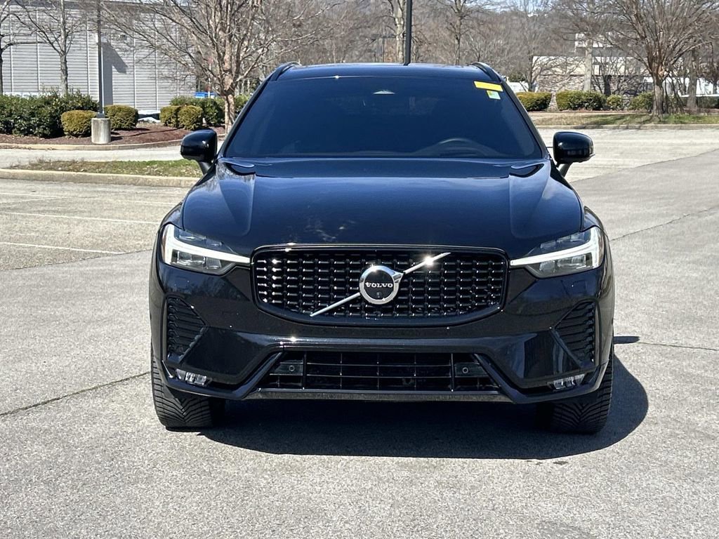 Used 2022 Volvo XC60 B6 R-Design image 2