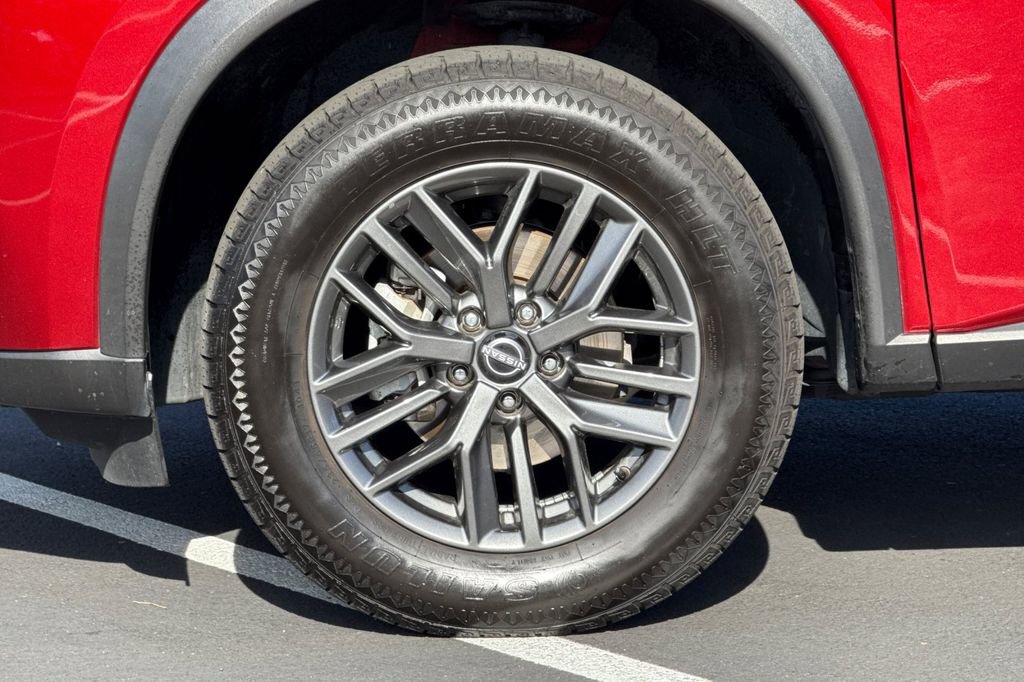 Used 2023 Nissan Rogue S image 14