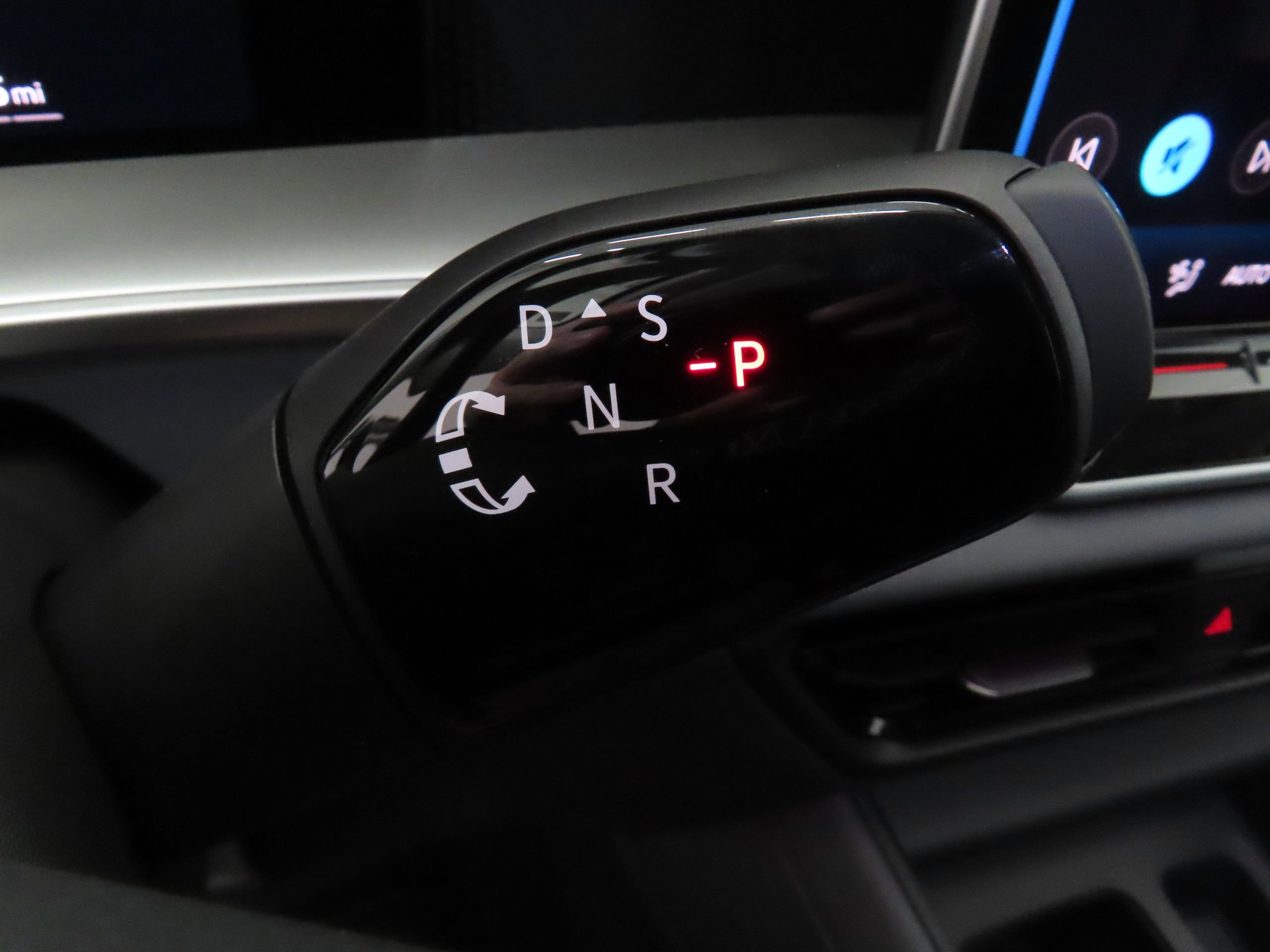 New 2026 Volkswagen Tiguan SE FWD image 15