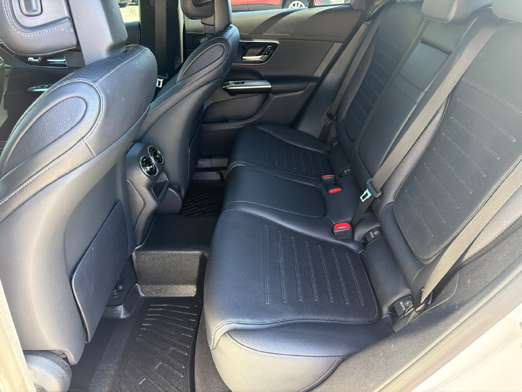 Used 2024 Mercedes-Benz GLC 300 4MATIC image 21