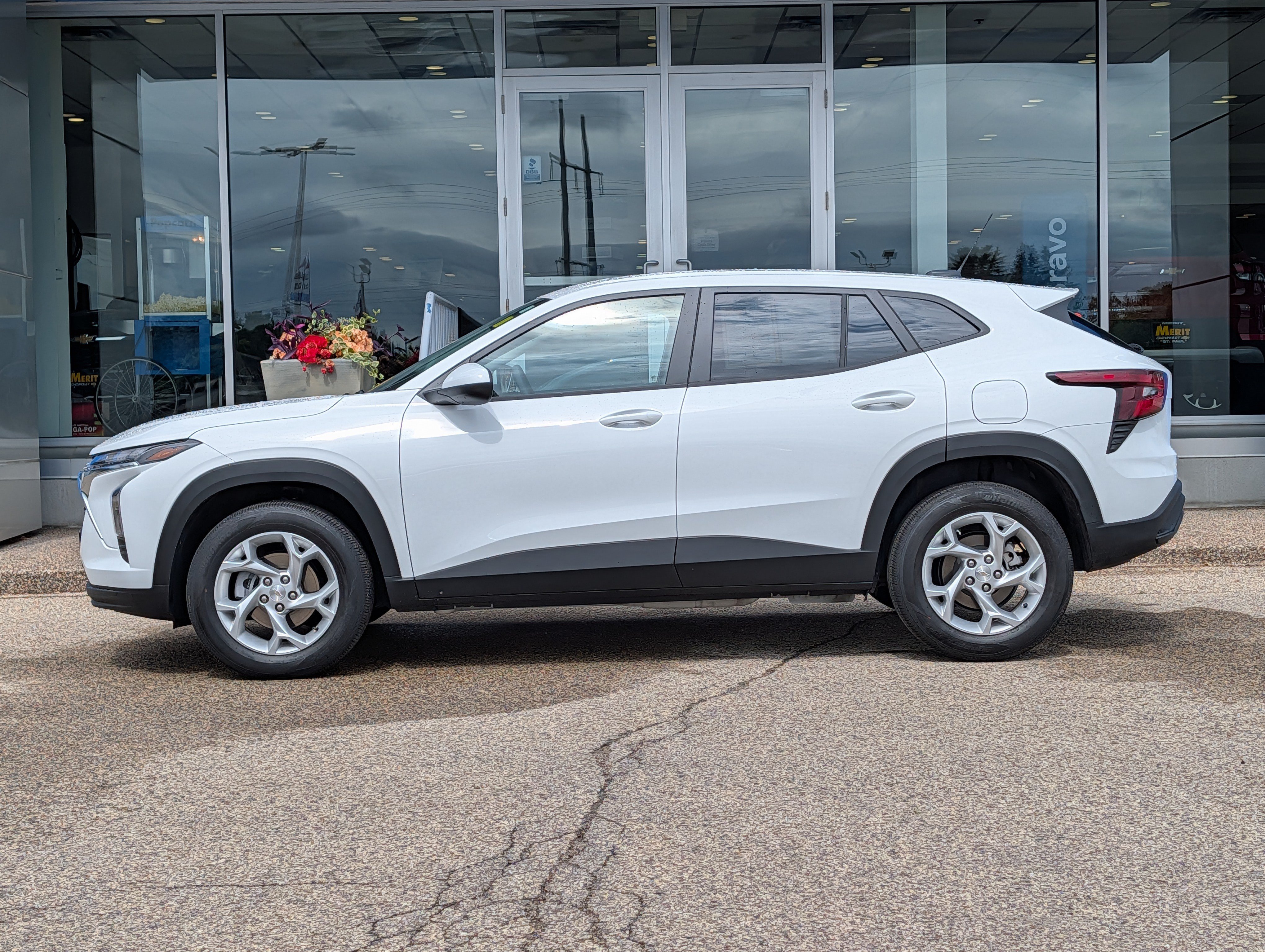 Used 2026 Chevrolet Trax LS w/ LS Convenience Package FWD image 5