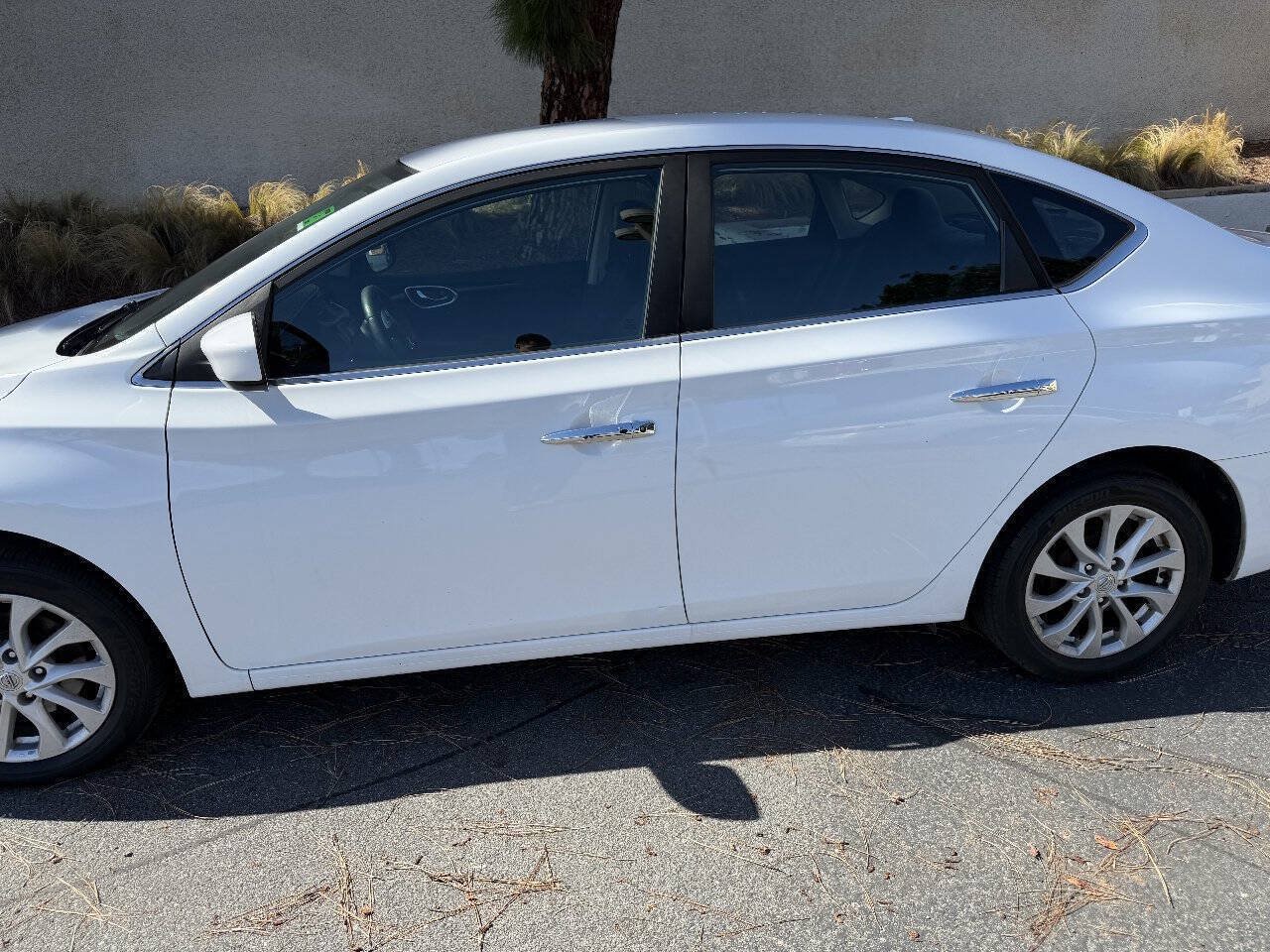 Used 2018 Nissan Sentra SV FWD image 2