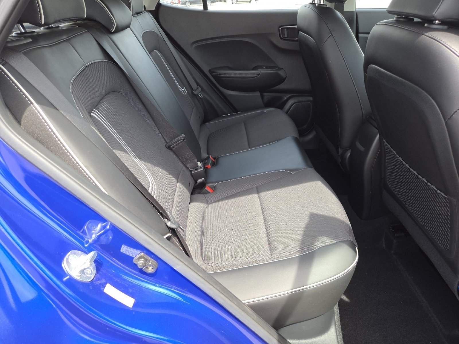 Used 2023 Hyundai Venue Limited FWD image 21