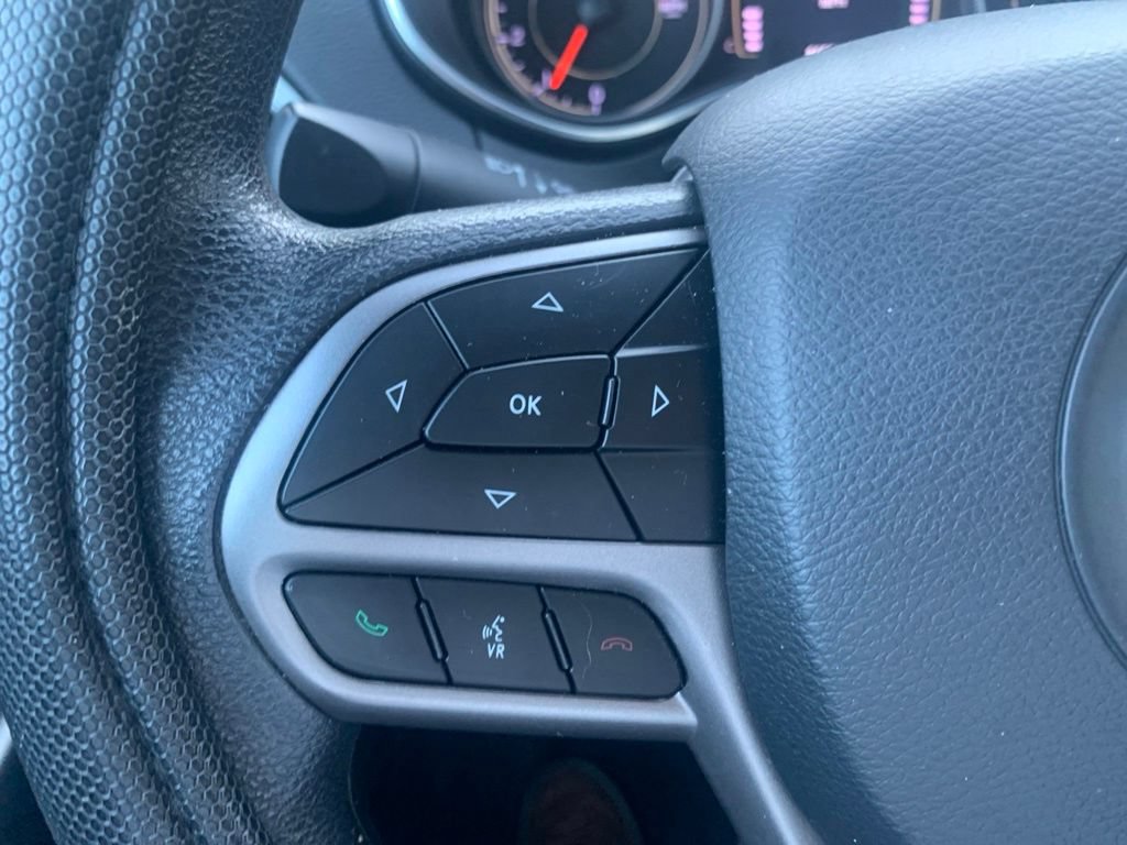 Used 2019 Jeep Cherokee Latitude w/ Popular Appearance Group AWD/4WD image 14