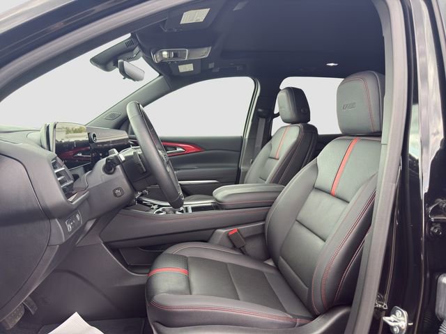 Used 2025 Chevrolet Traverse RS image 9