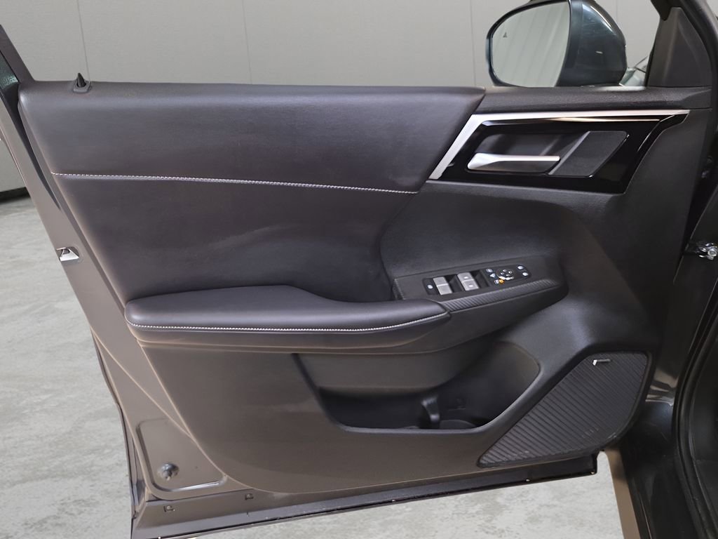 Used 2025 Mitsubishi Outlander SE image 10