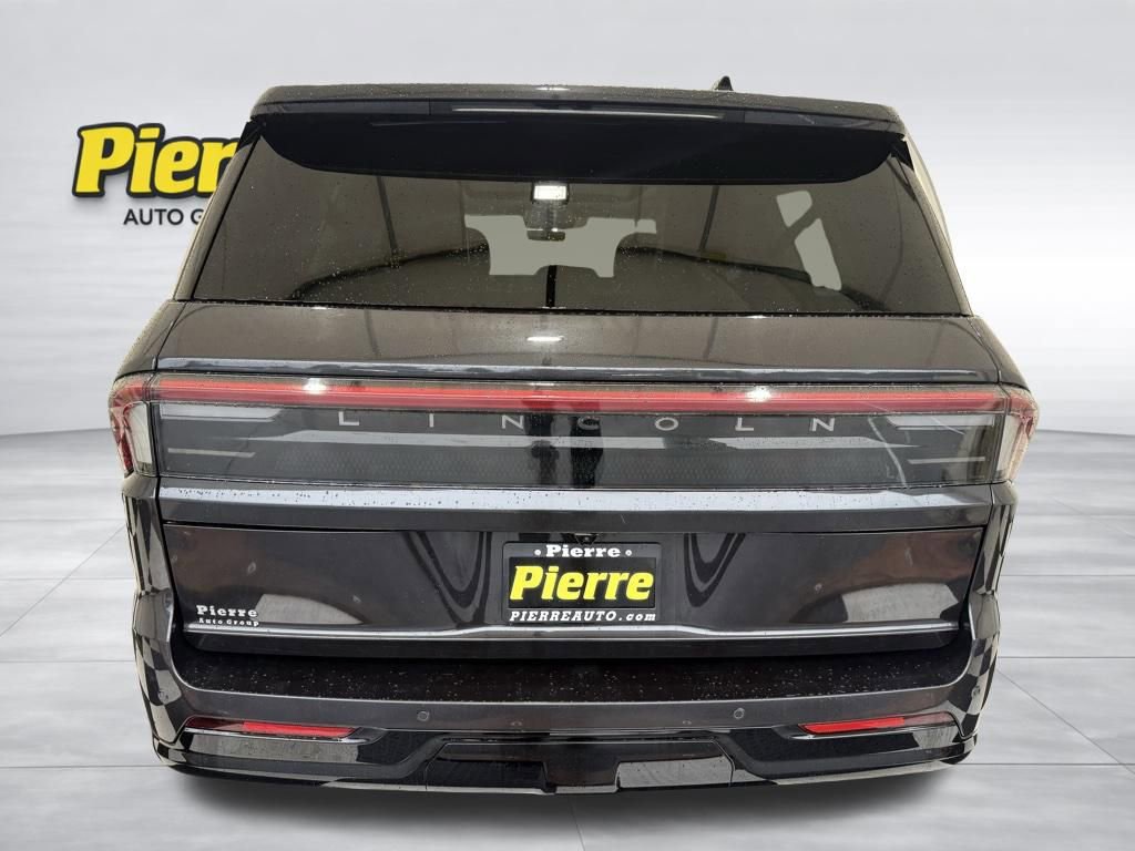 Used 2025 Lincoln Navigator L Reserve image 3