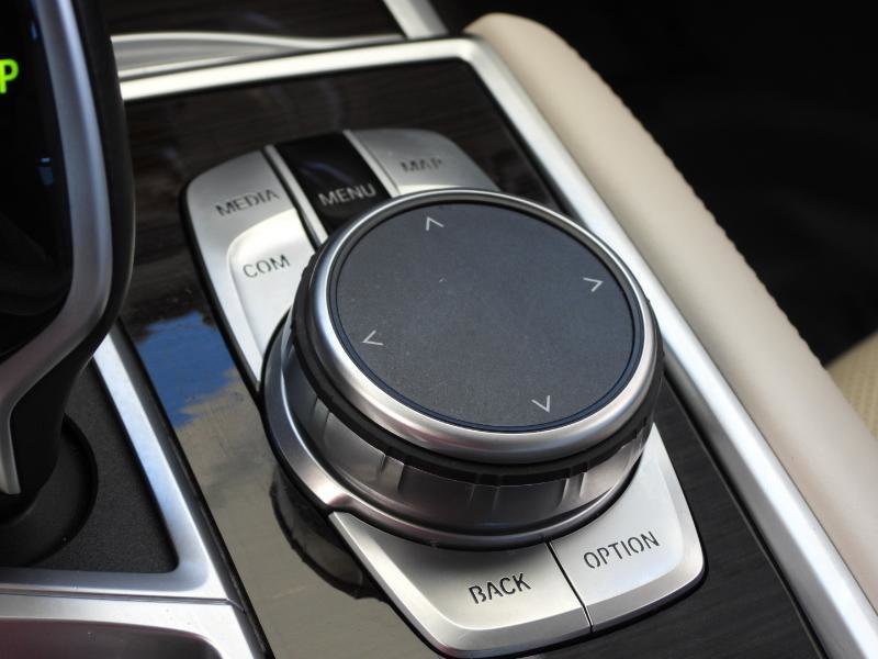 Used 2021 BMW 740i w/ Premium Package image 79