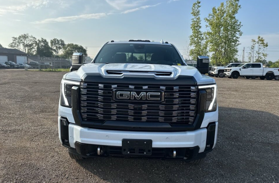 Used 2026 GMC Sierra 3500 Denali Ultimate AWD/4WD image 4