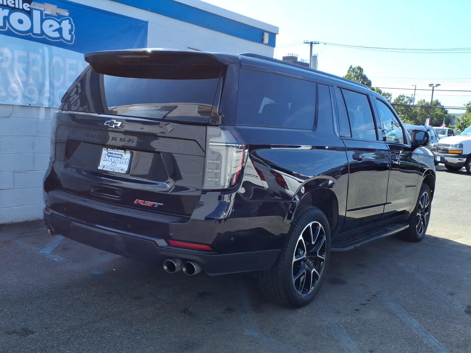 Used 2025 Chevrolet Suburban RST w/ Comfort Package AWD/4WD image 6