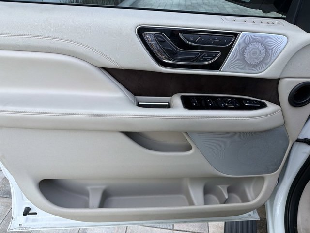 Used 2020 Lincoln Navigator L Reserve w/ Equipment Group 208A Reserve AWD/4WD image 9