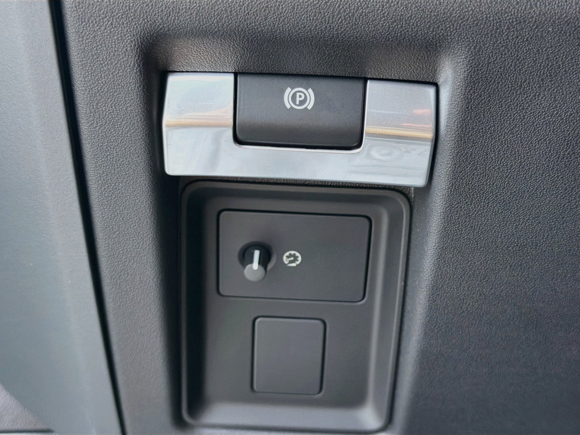 New 2026 Land Rover Defender 110 S AWD/4WD image 36