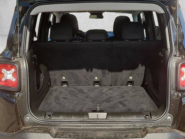 Used 2017 Jeep Renegade Latitude FWD image 6
