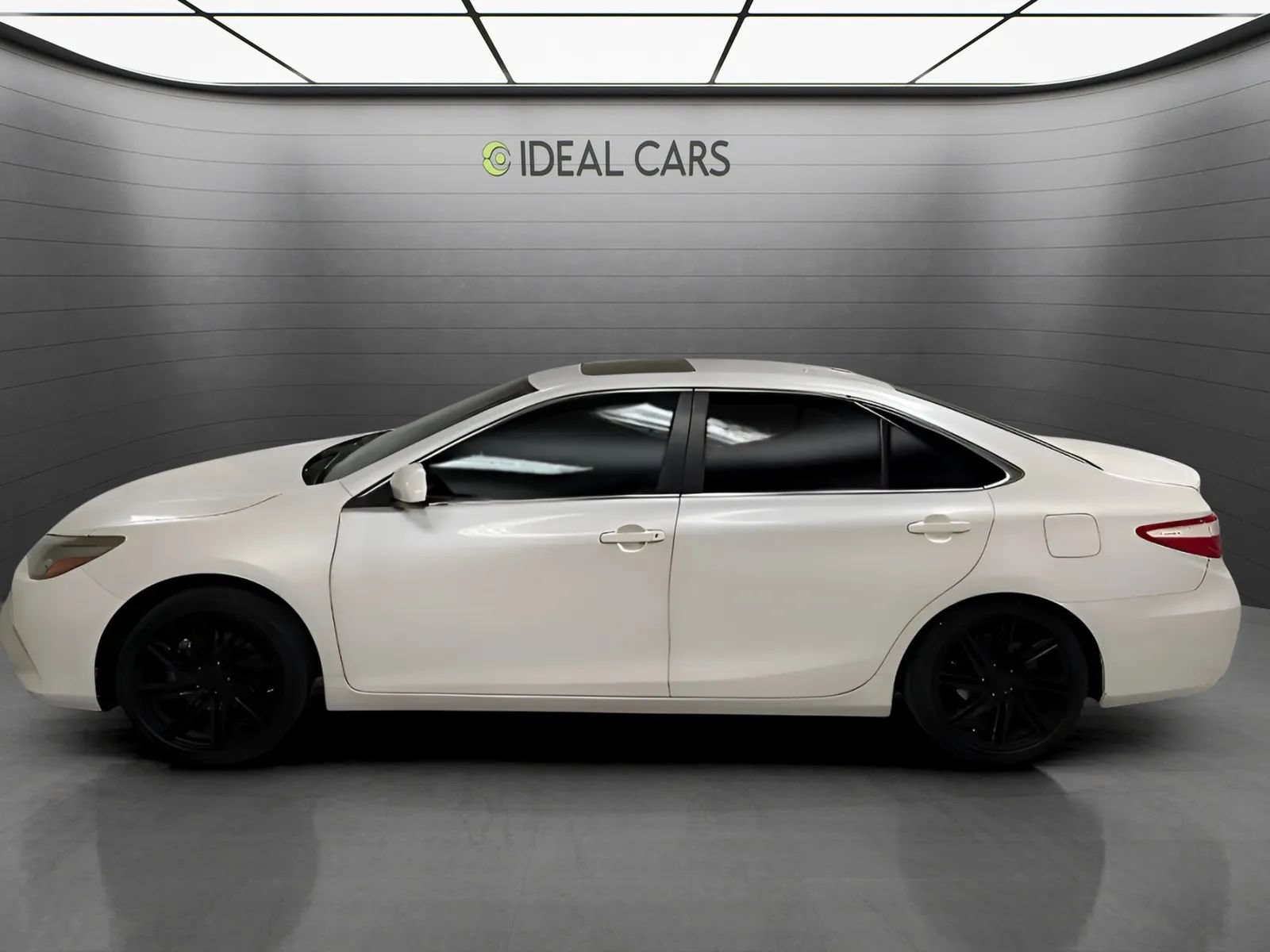Used 2017 Toyota Camry XSE w/ Advanced Technology Package FWD image 8