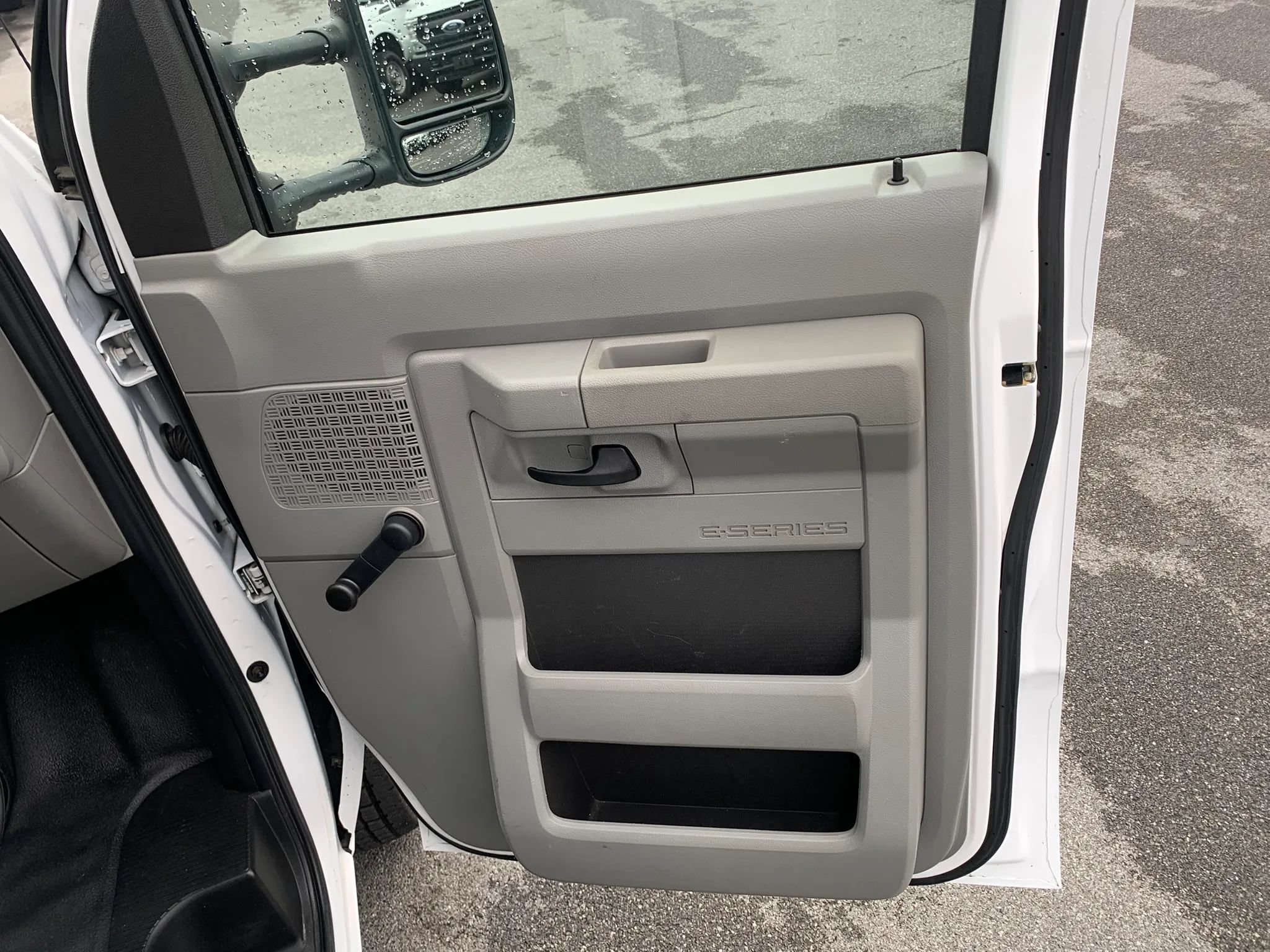 Used 2019 Ford E-350 and Econoline 350 Super Duty RWD image 19