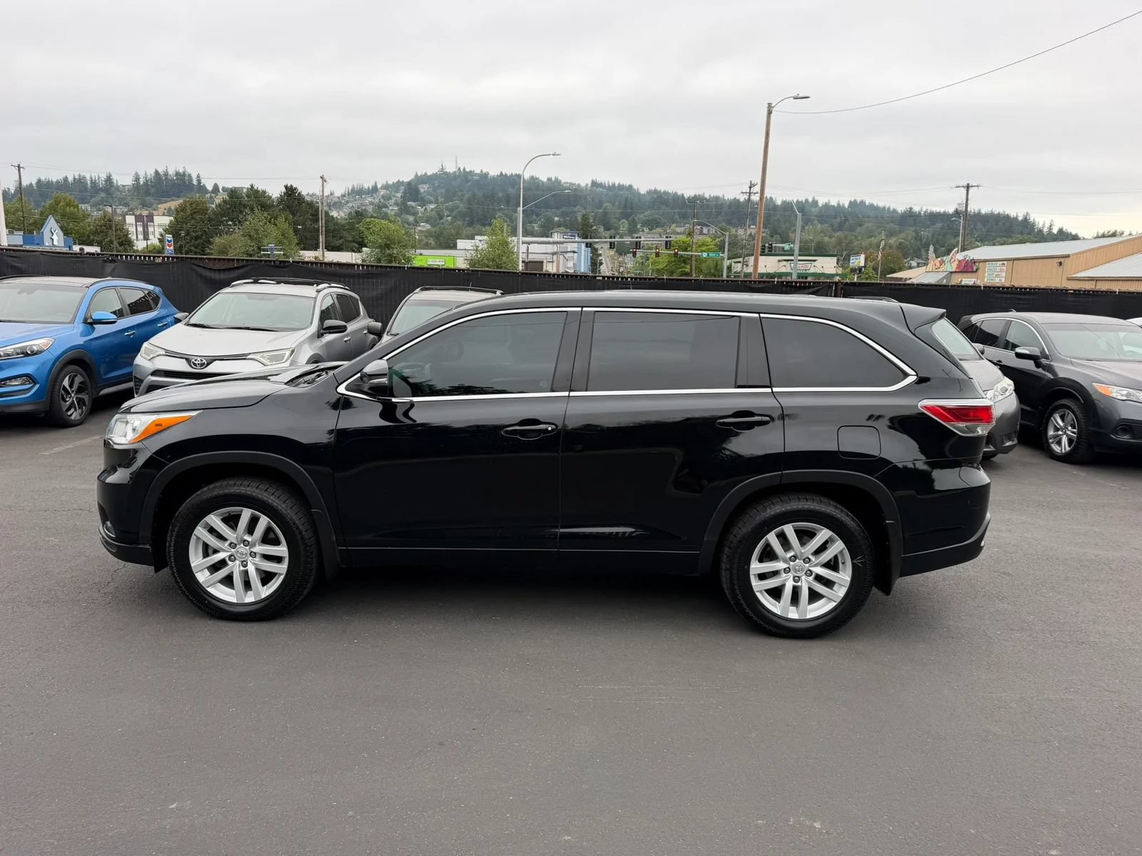 Used 2014 Toyota Highlander LE AWD/4WD image 8