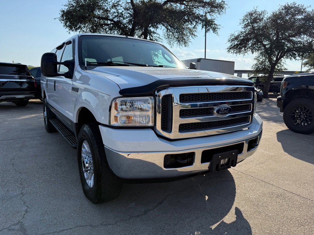 Used 2005 Ford Excursion XLT image 1