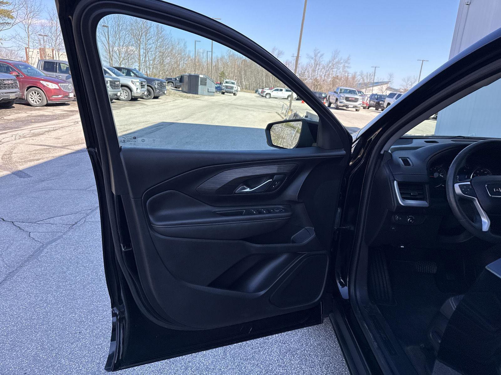 Used 2022 GMC Terrain SLE w/ Driver Convenience Package image 11