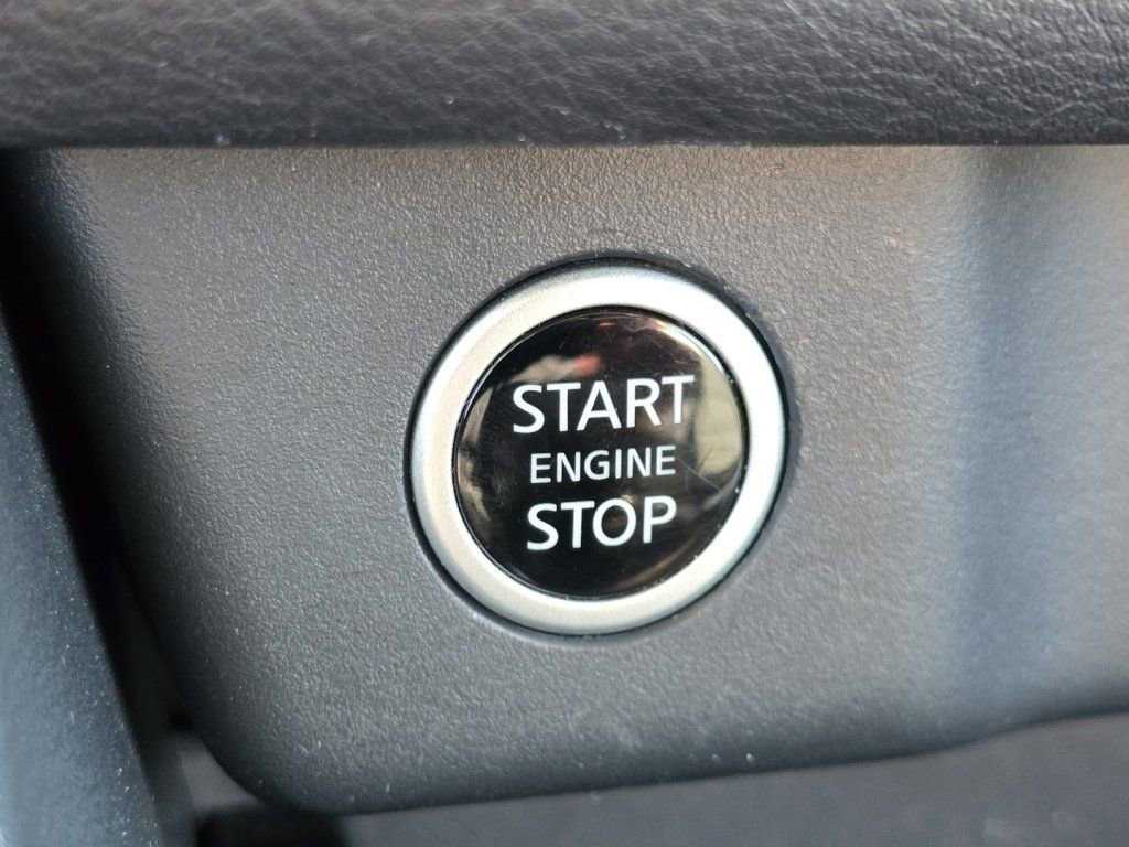 Used 2023 Nissan Rogue S image 27