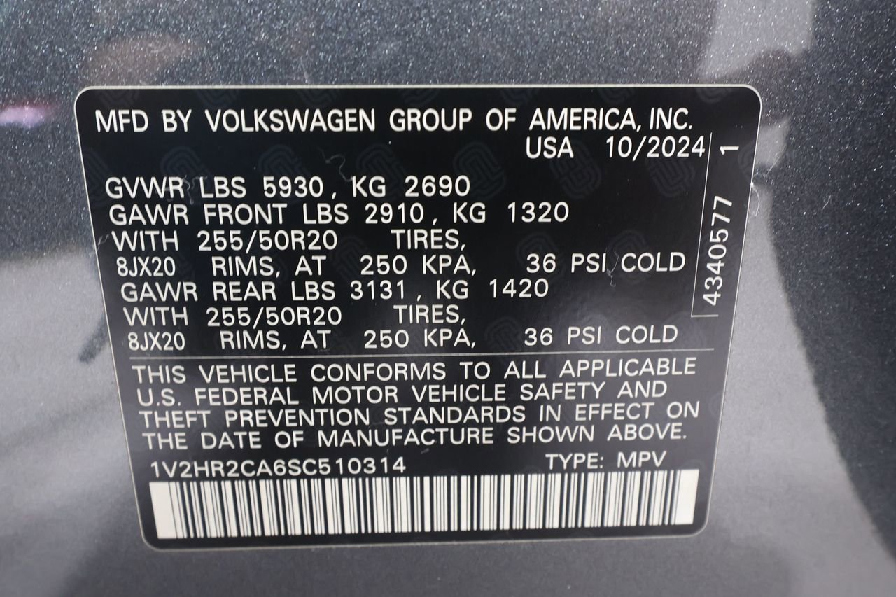 Used 2025 Volkswagen Atlas SE image 32