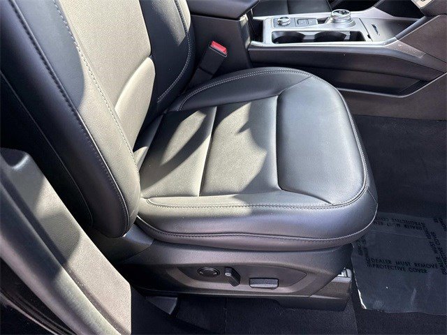 Used 2022 Ford Explorer XLT w/ Equipment Group 202A image 10
