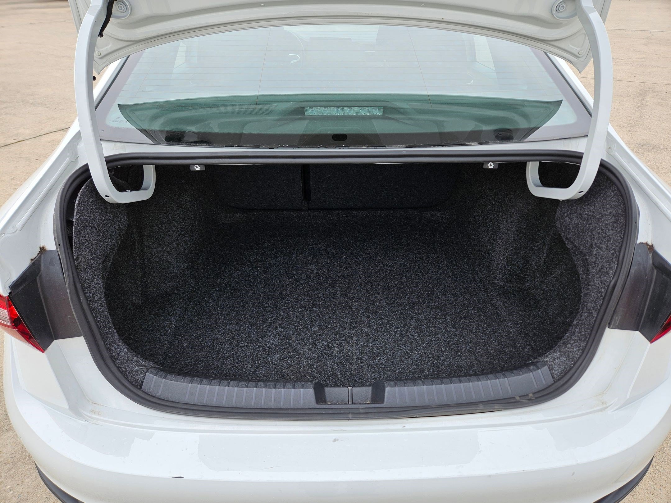 Used 2025 Volkswagen Jetta Sport FWD image 27