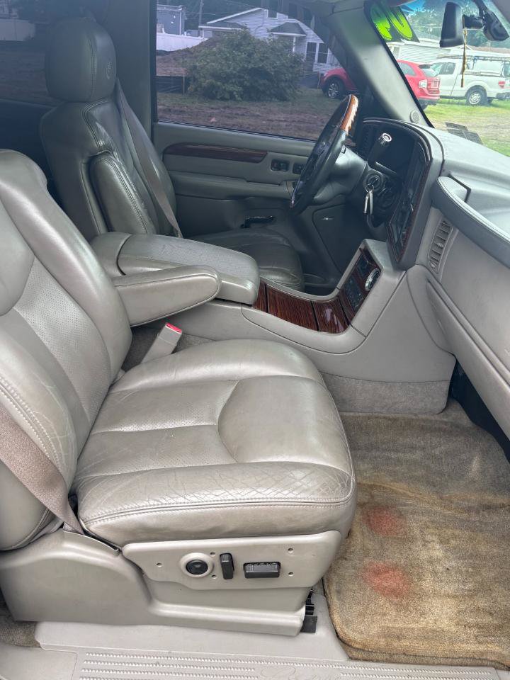 Used 2004 Cadillac Escalade ESV AWD image 25