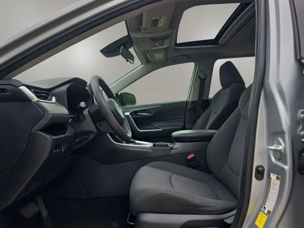 Used 2019 Toyota RAV4 XLE FWD image 15
