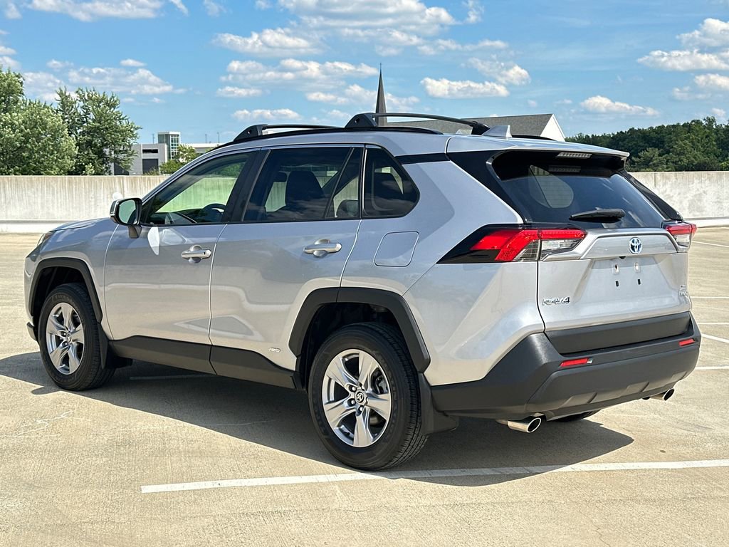 Used 2022 Toyota RAV4 XLE w/ Convenience Package AWD/4WD image 3