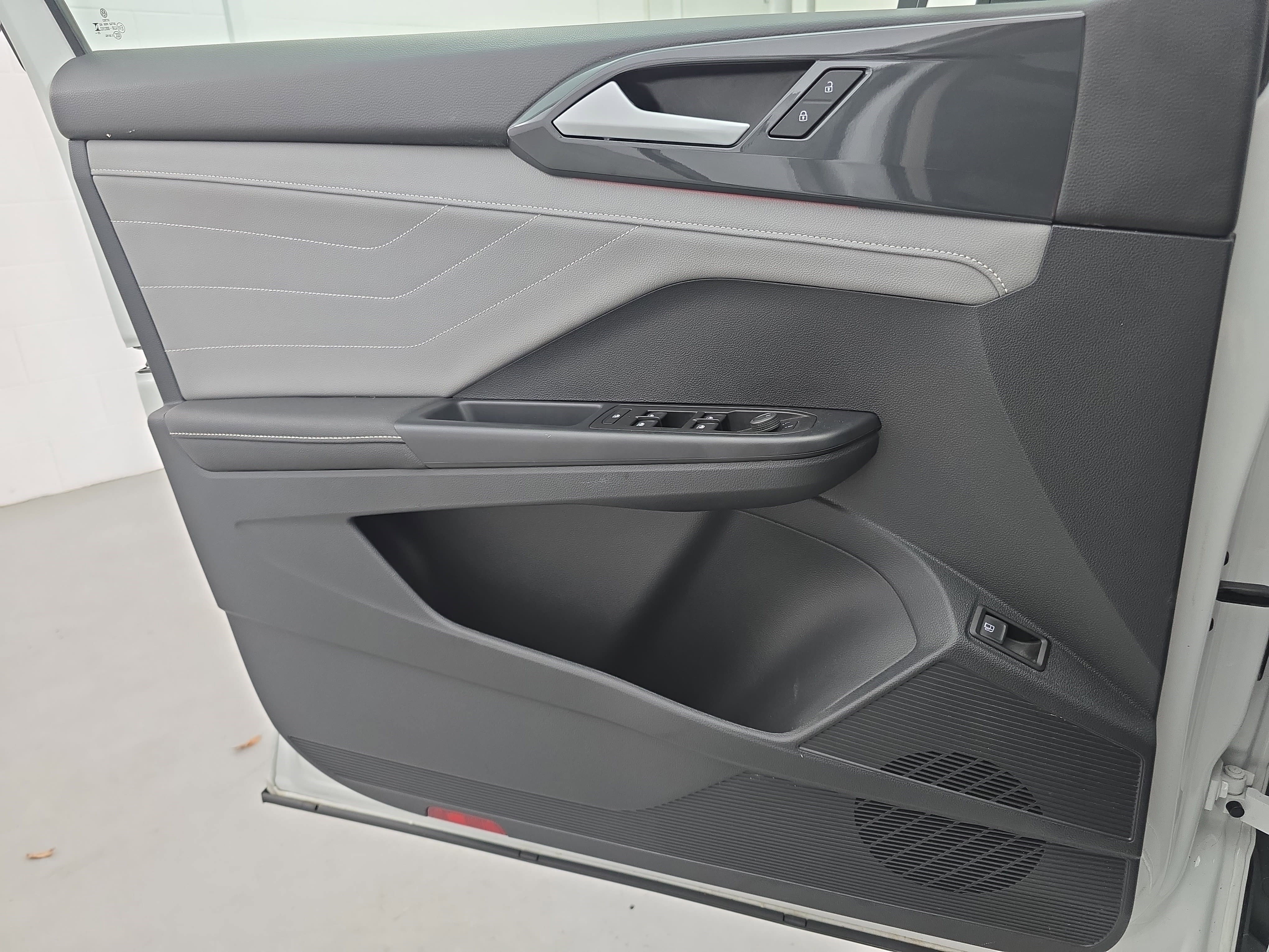 Used 2024 Volkswagen Taos SEL image 26