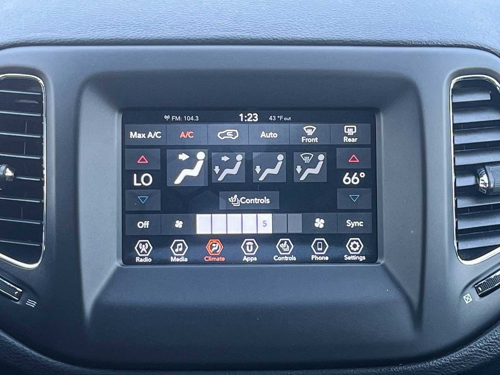 Used 2019 Jeep Compass Latitude w/ Popular Equipment Group image 13