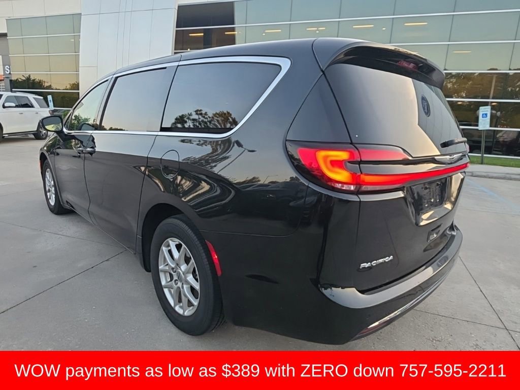 Used 2023 Chrysler Pacifica Touring-L image 5