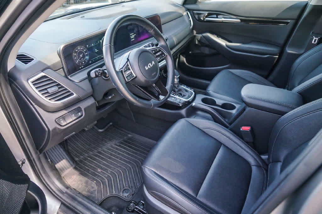Certified 2025 Kia Seltos EX w/ EX Sunroof Package FWD image 14