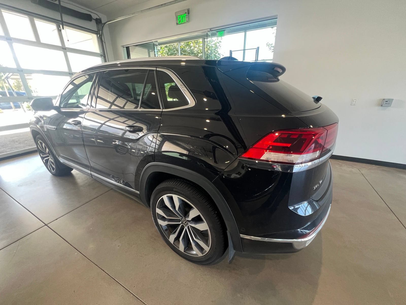 Used 2023 Volkswagen Atlas Cross Sport SEL Premium R-Line AWD/4WD image 5