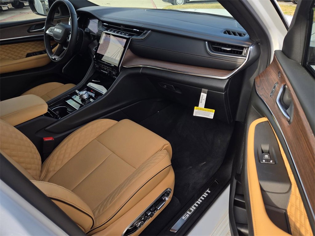 New 2025 Jeep Grand Cherokee Summit w/ Obsidian Package image 8
