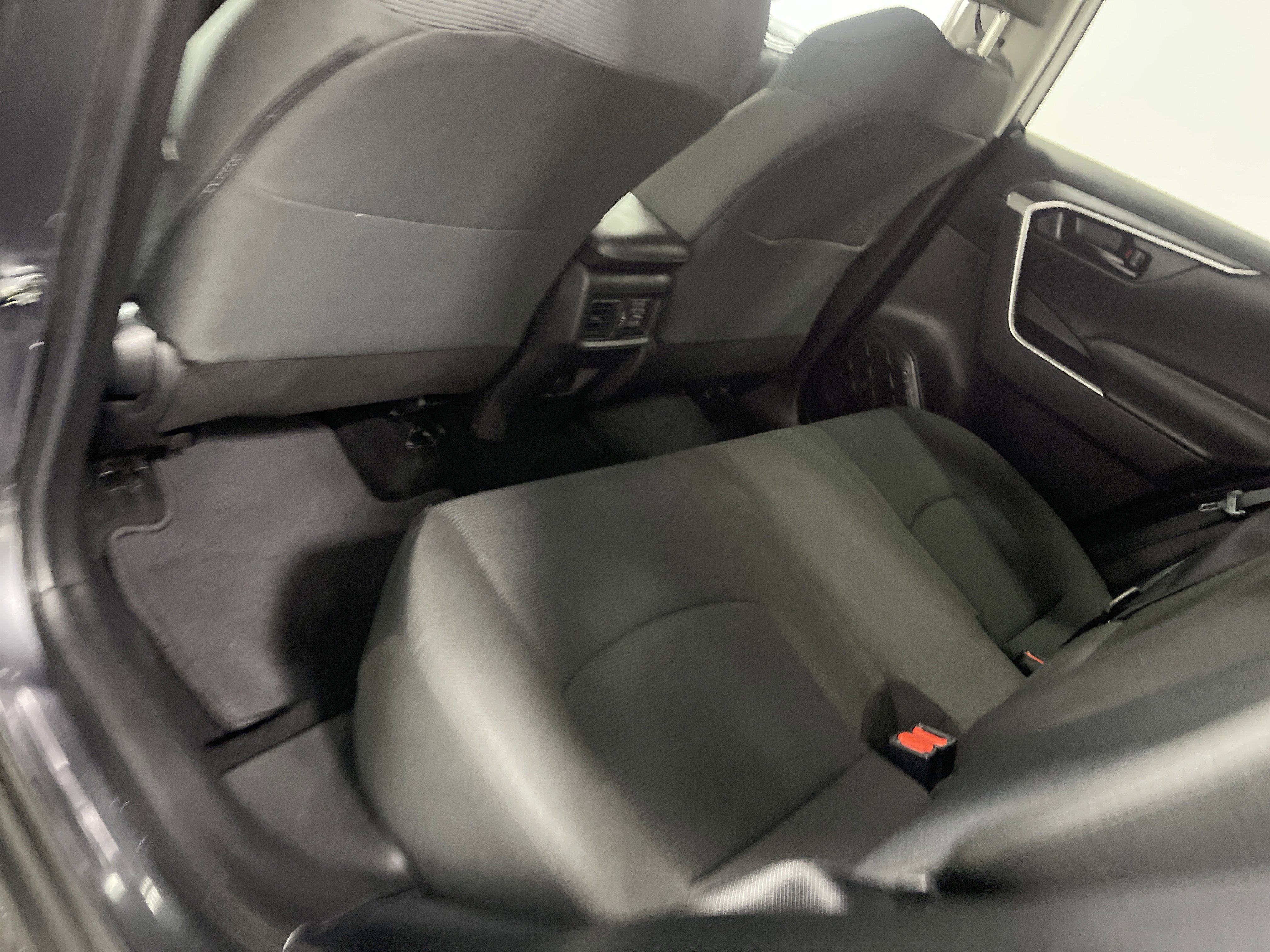 Used 2022 Toyota RAV4 LE image 17