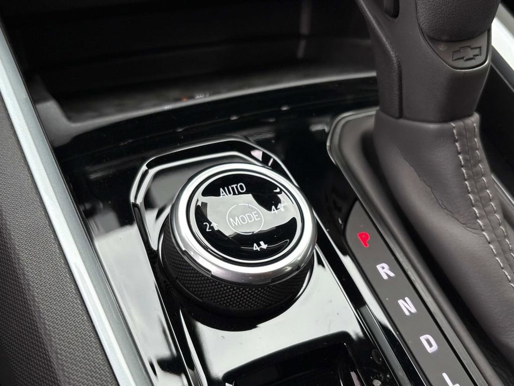 New 2025 Chevrolet Colorado Trail Boss w/ Off-Road Front Bumper Package image 28