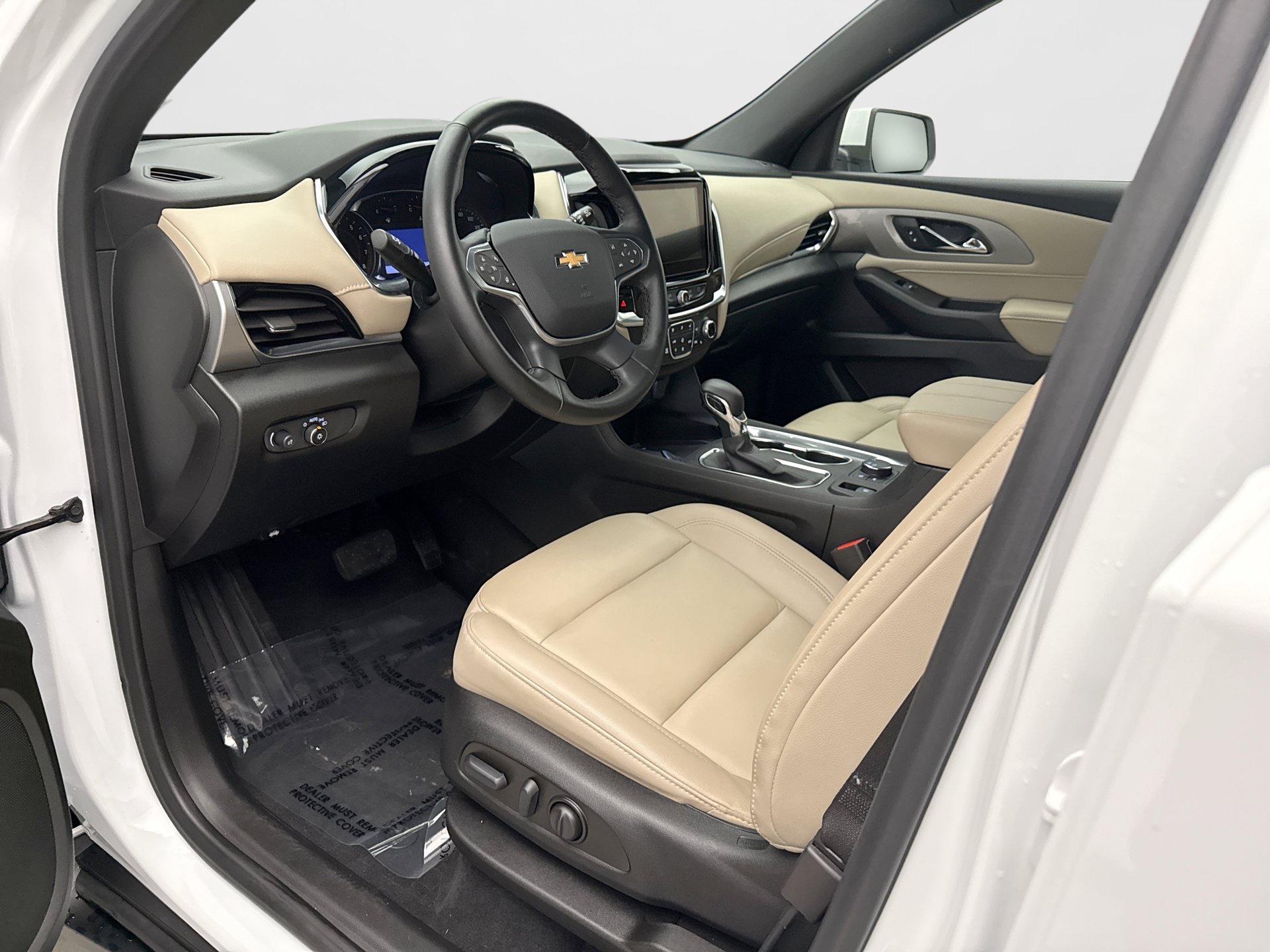Used 2023 Chevrolet Traverse LT w/ LPO, Floor Liner Package AWD/4WD image 10