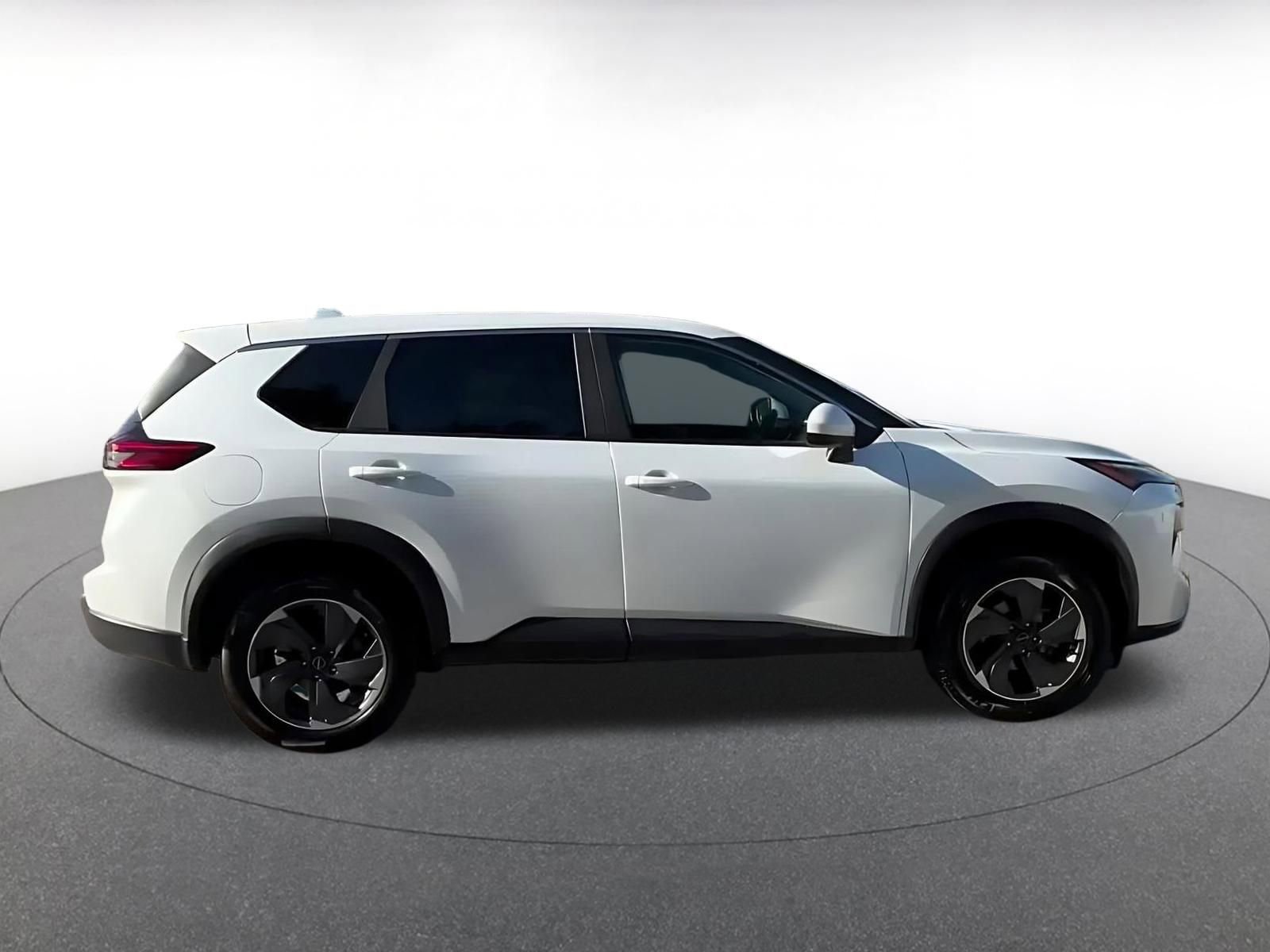 Used 2025 Nissan Rogue SV FWD image 16