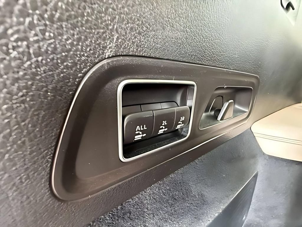 Used 2022 Mercedes-Benz GLS 450 4MATIC image 34