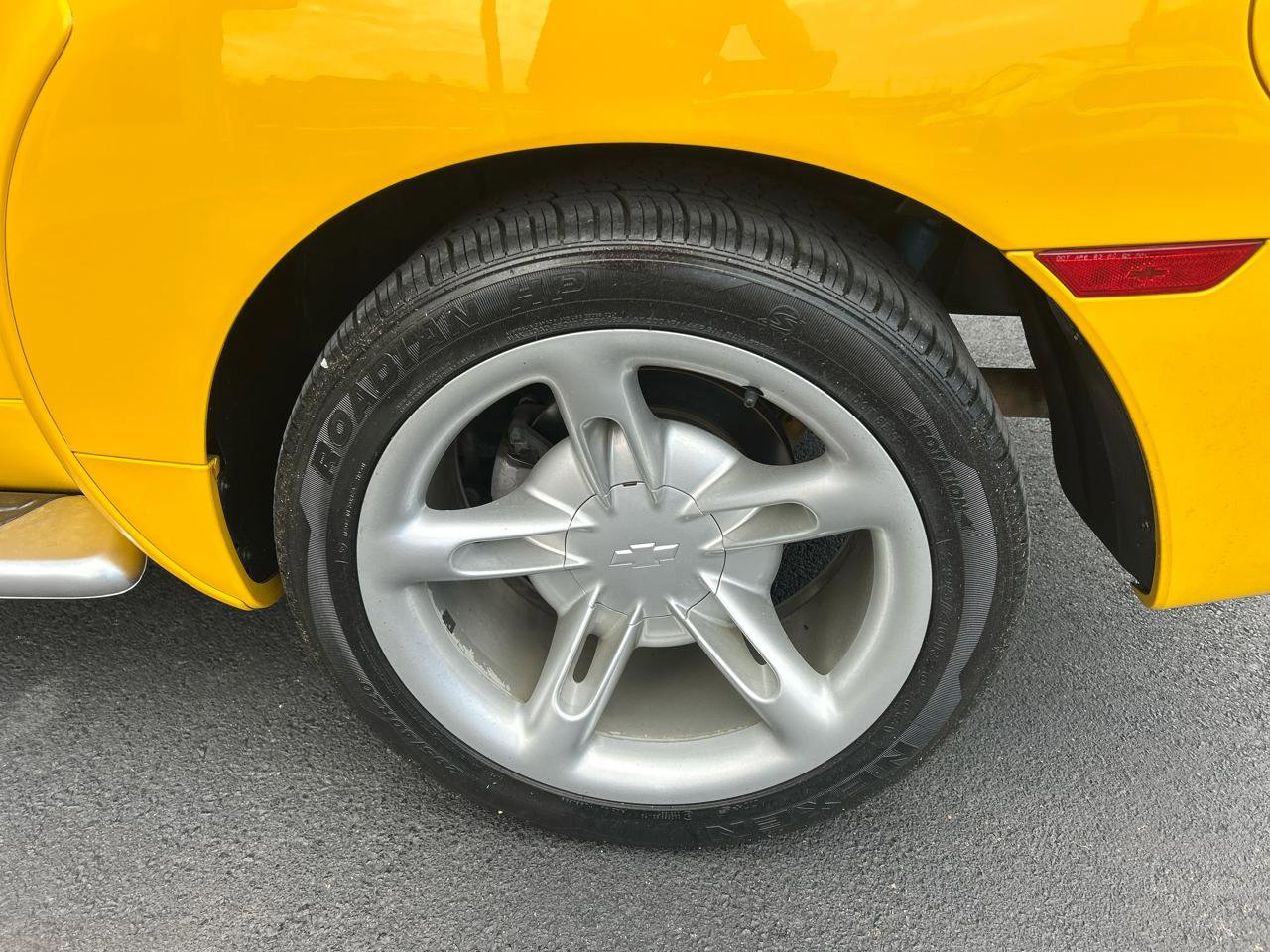 Used 2004 Chevrolet SSR w/ Preferred Equipment Group RWD image 10
