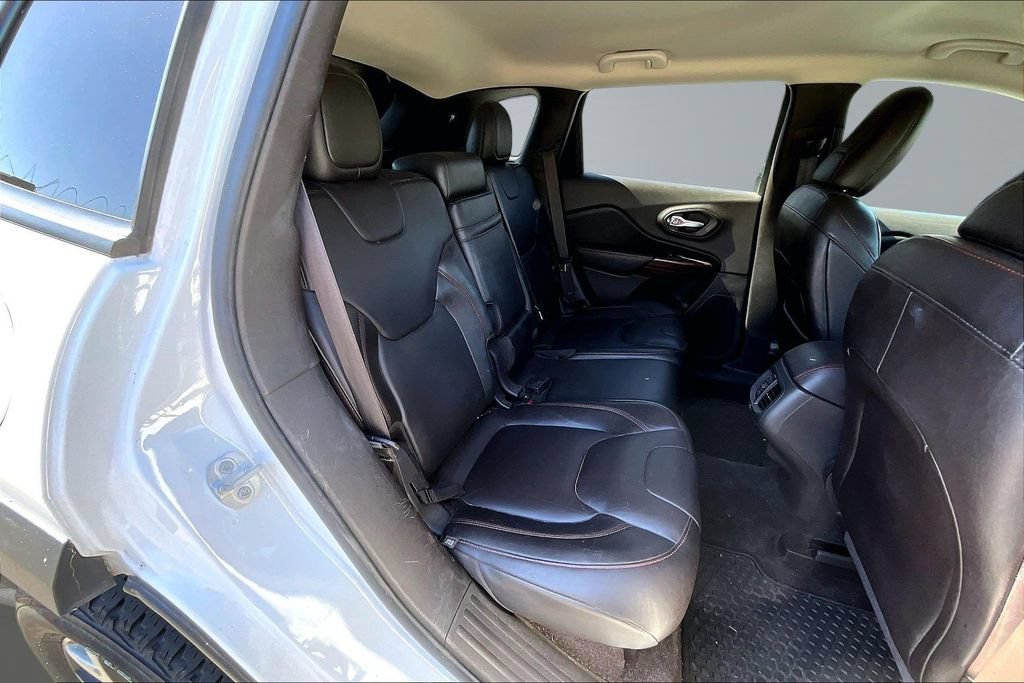 Certified 2016 Jeep Cherokee Trailhawk w/ Leather Interior Group AWD/4WD image 18