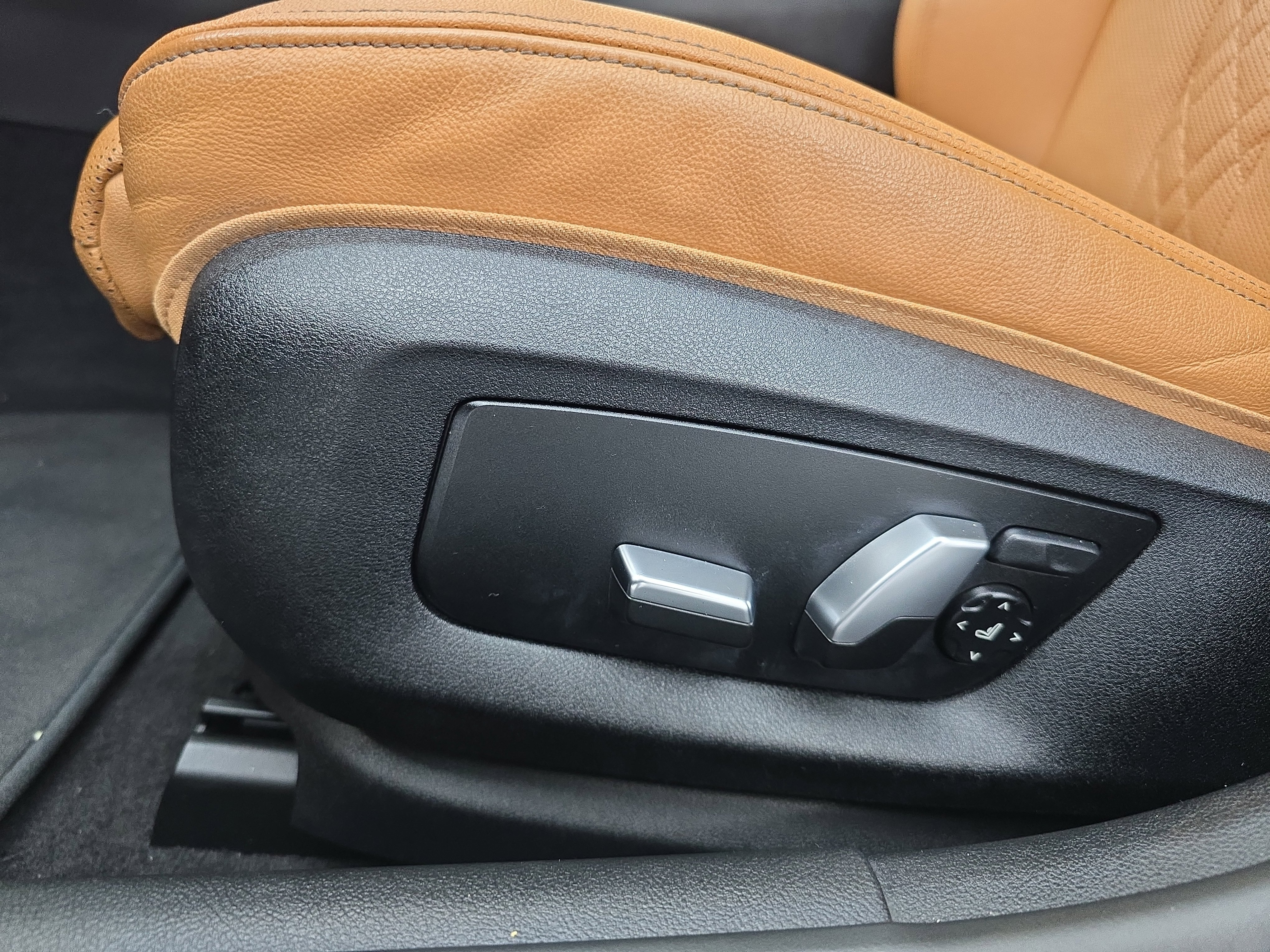 Used 2021 BMW 540i w/ Premium Package image 29