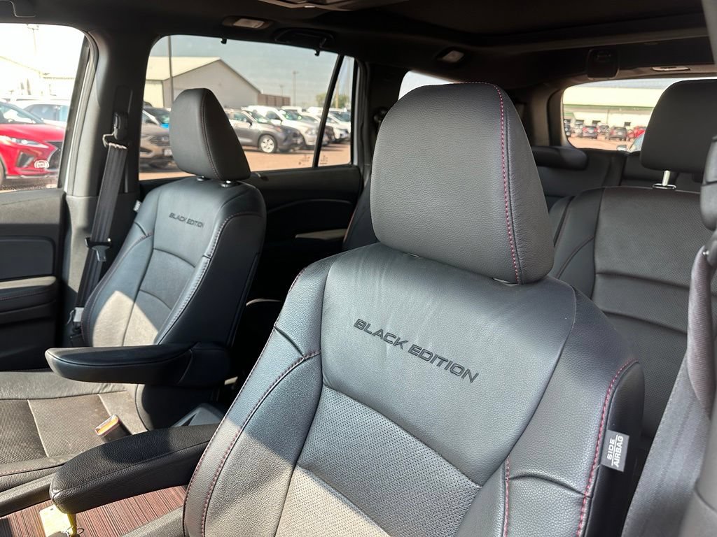 Used 2022 Honda Pilot Black Edition image 3