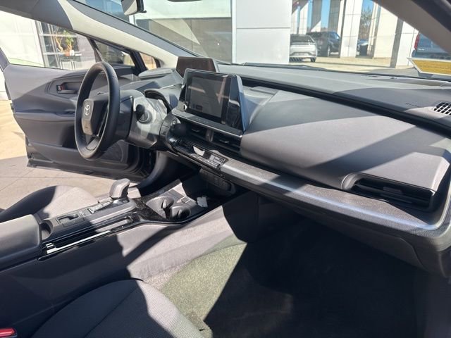 Used 2025 Toyota Prius LE image 31