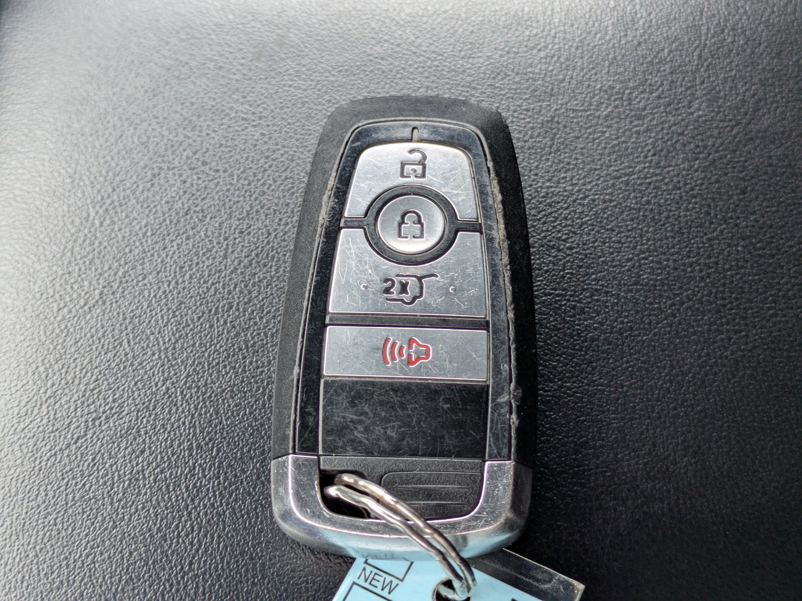 Used 2023 Ford Explorer XLT AWD/4WD image 30