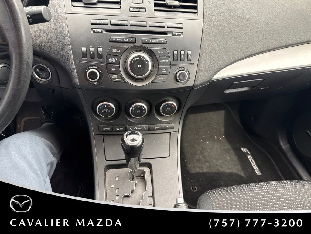Used 2013 MAZDA MAZDA3 i Touring w/ Preferred Equipment Pkg FWD image 17