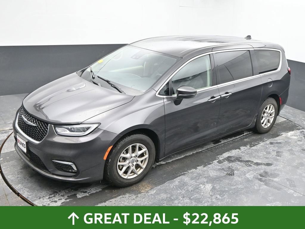 Used 2023 Chrysler Pacifica Touring-L image 62