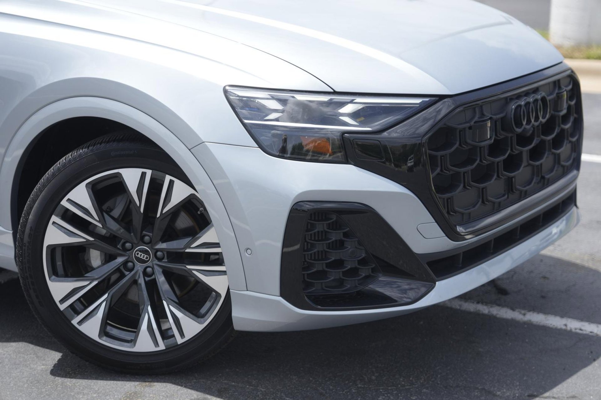 Certified 2025 Audi Q8 Prestige w/ Prestige Package image 3