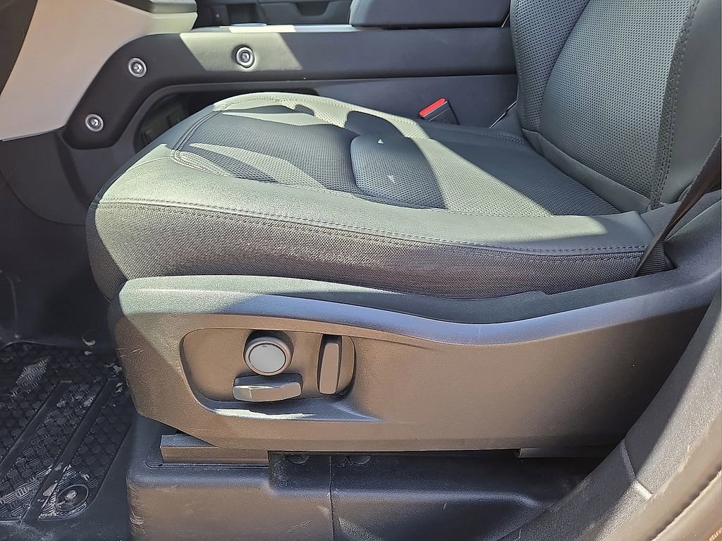 Used 2025 Land Rover Defender 110 S image 22